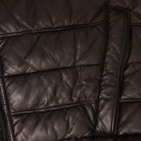 I am selling a good condition Tommy Hilfiger Jacket long sleeve. - Picture 2 of 4